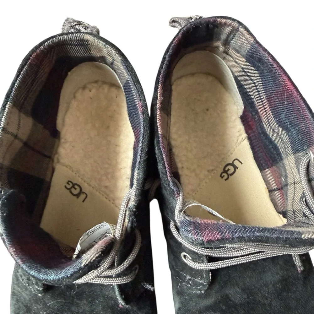 Ugg Kids Canoe Suede Chukka Boots Black Boys Size 4 US Big Kid Shoes Lace Up